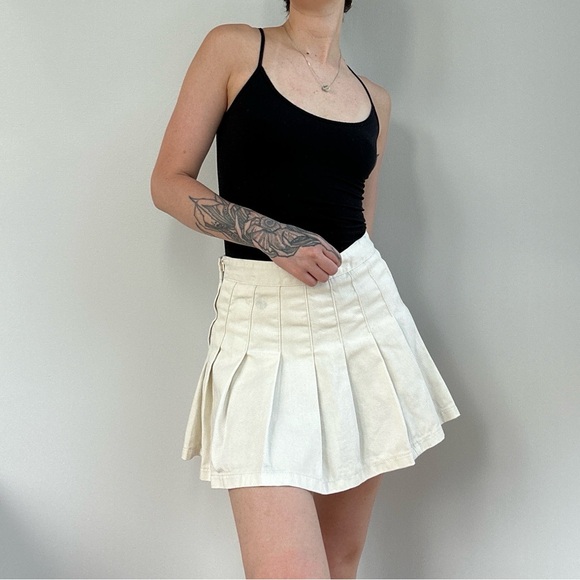 Vintage Pleated Mini Skirt - Picture 4 of 7